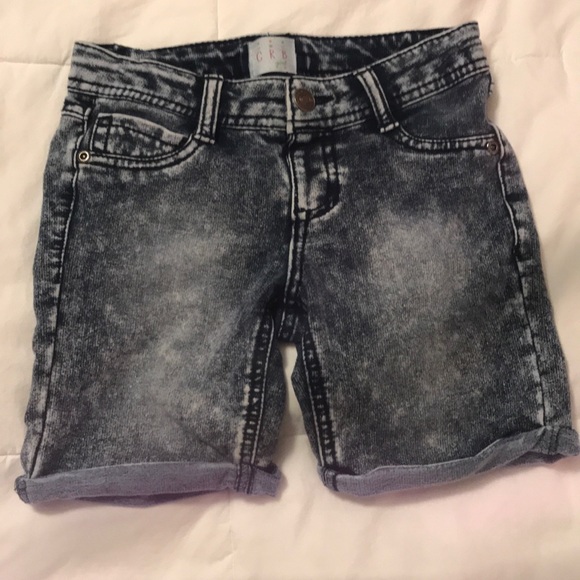5/$25  Bundle of Girls Long Shorts - Picture 2 of 7
